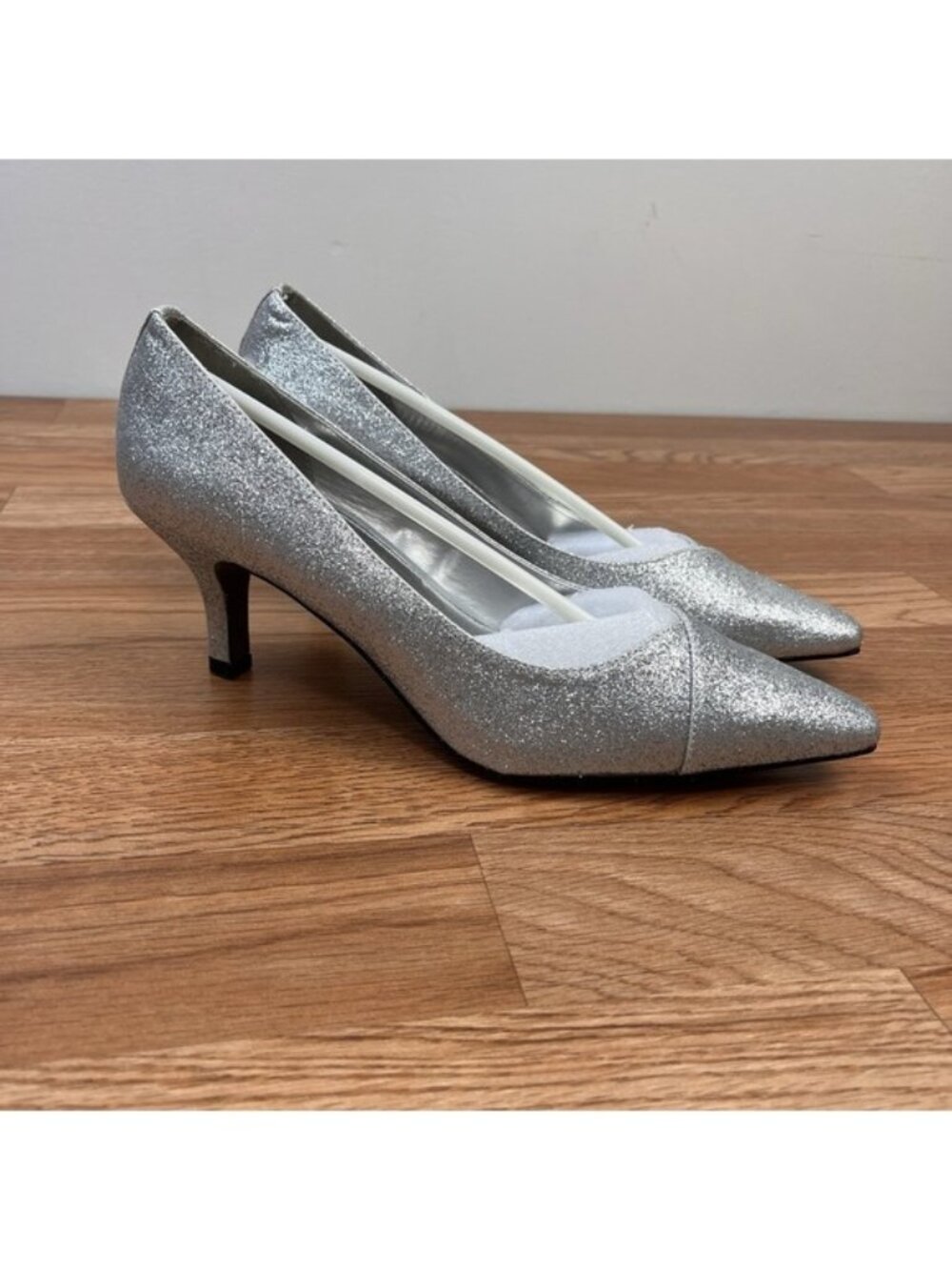 Easy Street Alive 5 Chiffon Silver Glitter Heels Pumps Dressy Women's Size 8 NEW